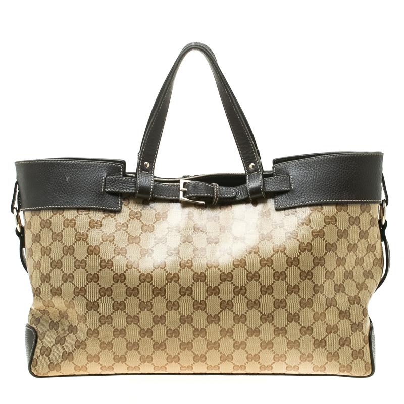 This coated canvas and leather tote will make you the trendsetter of your social circle with its sophisticated look in the signature GG pattern. The canvas interior is spacious and offers both durability and style. This Gucci piece, designed in an