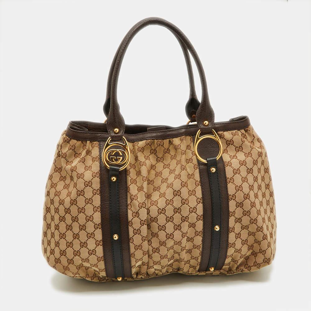 Striking a beautiful balance between essentiality and opulence, this tote from the House of Gucci ensures that your handbag requirements are taken care of. It is equipped with practical features for all-day ease.

Includes: Original Dustbag, Info