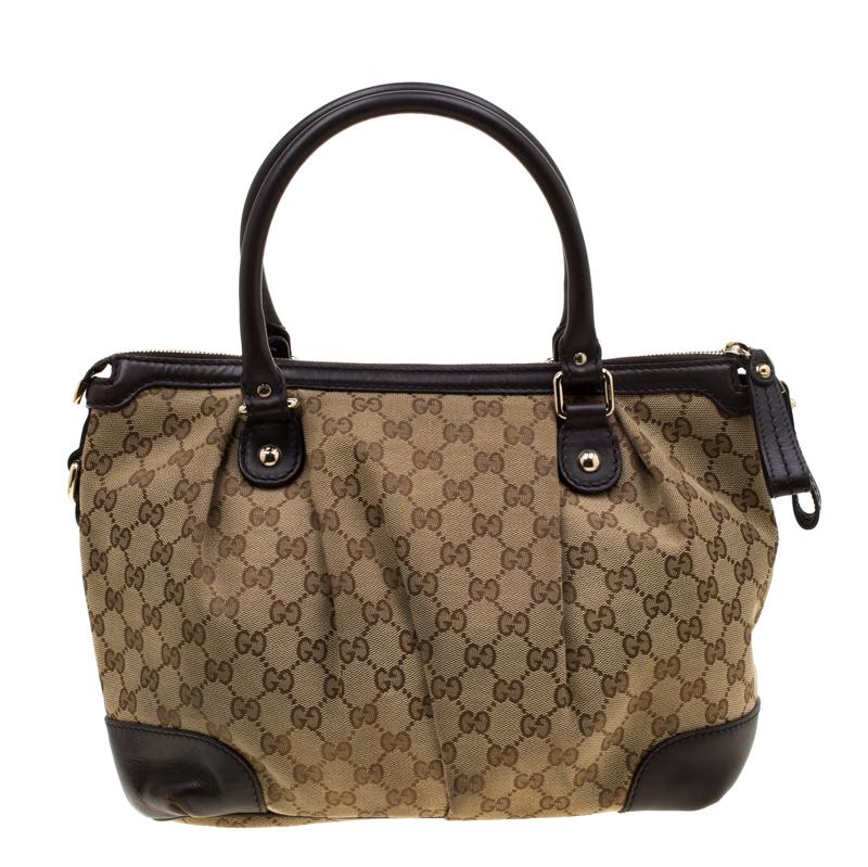 The Sukey is one of the best-selling designs from Gucci and we believe you deserve to have one too. Crafted from GG canvas and leather and equipped with a spacious interior, this bag is ideal for you and will work perfectly with any outfit. It is