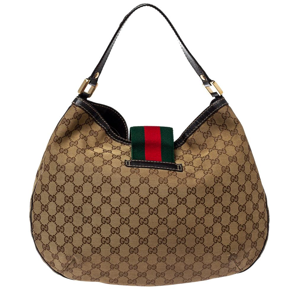A handbag should not only be good-looking but also durable, just like this pretty New Ladies Web hobo from Gucci. Crafted from the signature GG canvas in Italy, this gorgeous number has a flap styled as their iconic web stripe and it opens up to a