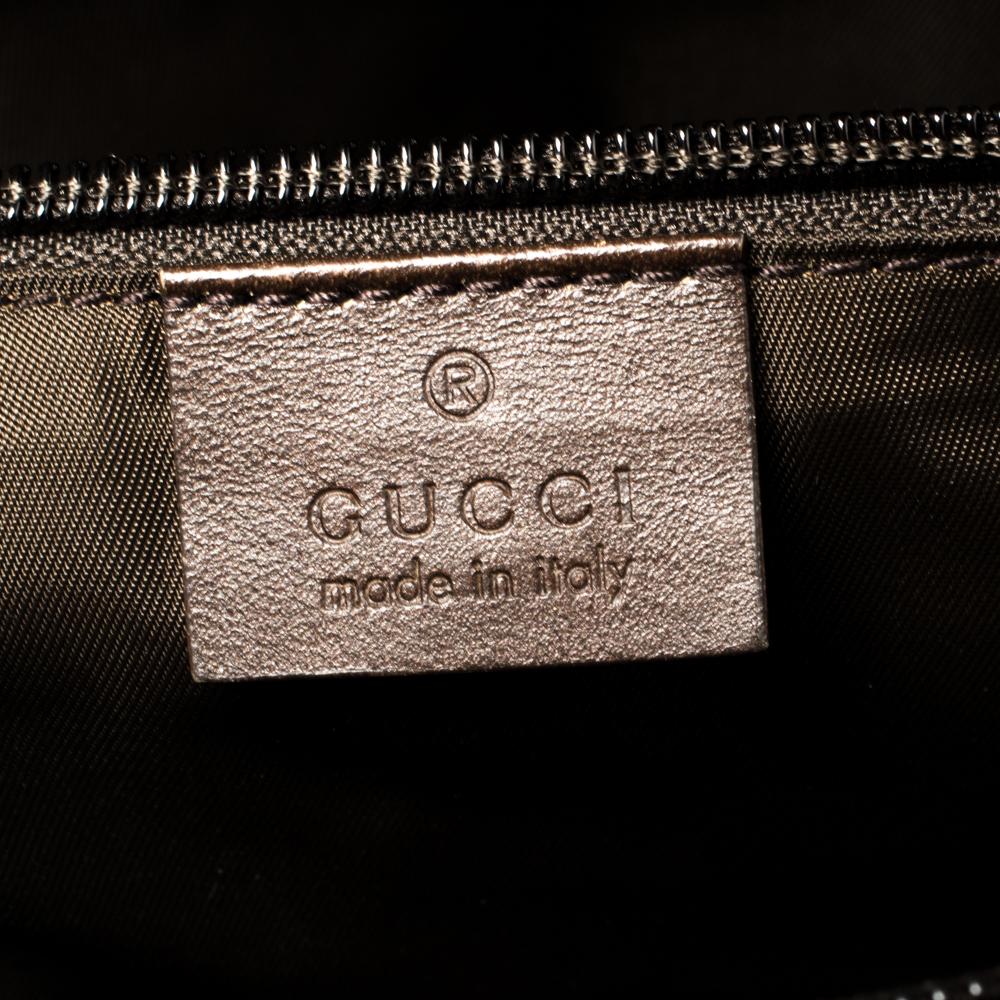 Gucci Beige/Ebony GG Supreme Canvas and Leather Messenger Diaper Bag In Good Condition In Dubai, Al Qouz 2
