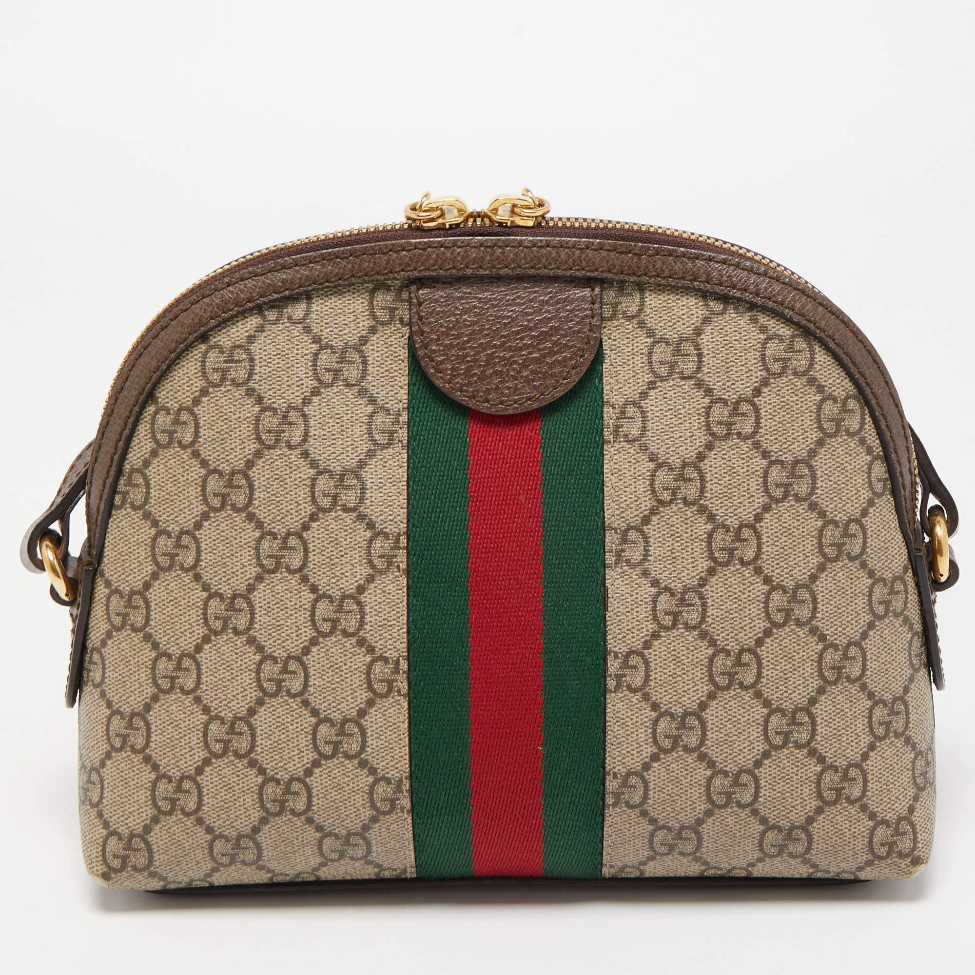 Crafted from GG Supreme canvas and leather, this Gucci Ophidia bag comes in a structured shape that exudes sophistication. It features the iconic Web stripe and the GG motif that has defined Gucci for a long time. The bag suspends from a slender