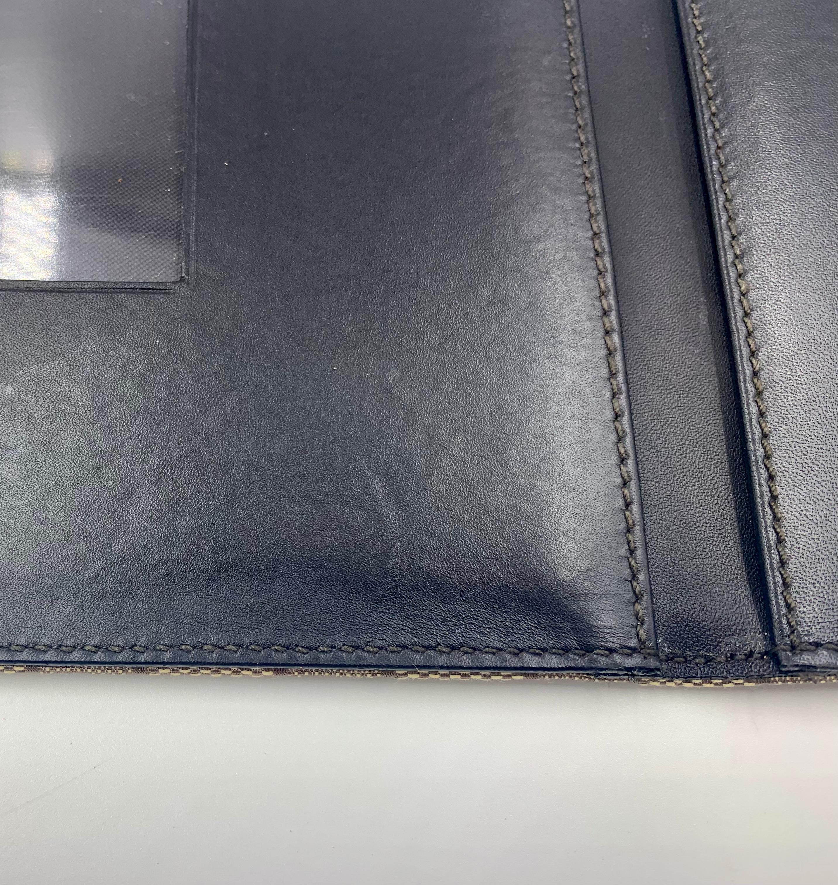 Gucci Beige Ebony GG Supreme Leather, Canvas Monogram Bi-Fold Picture Frame For Sale 1