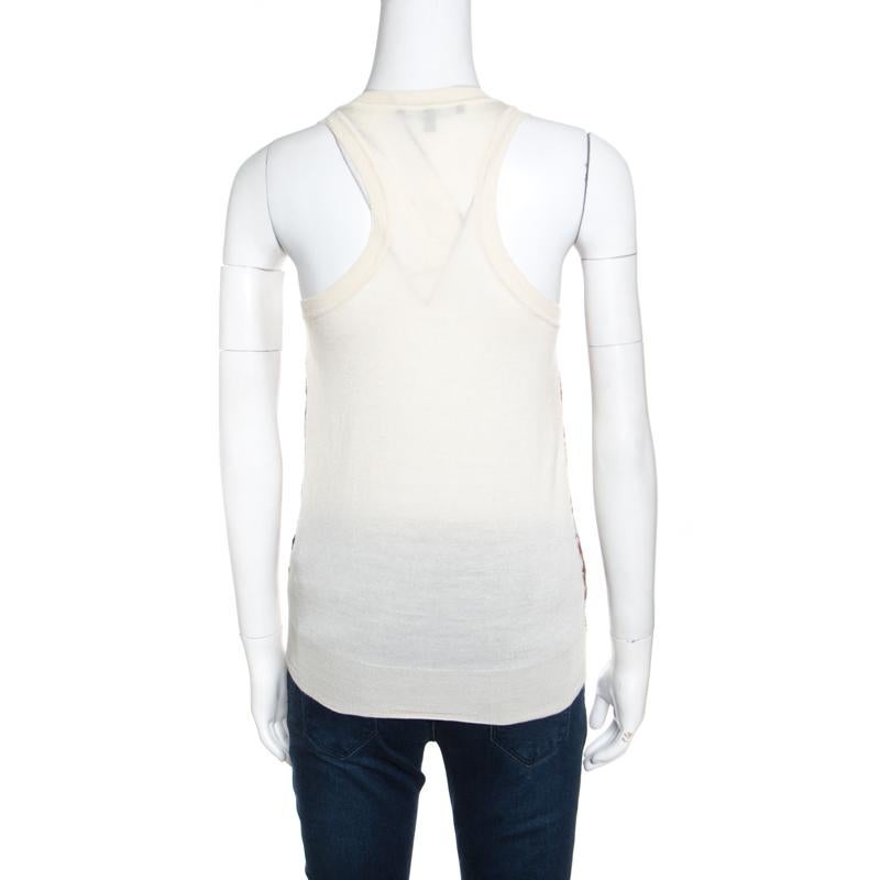 This sleeveless top from Gucci is perfect for a casual day out with friends. The beige creation is made of a wool, silk and cashmere blend and features a beautiful floral printed pattern on the front. It flaunts a scooped neckline and the ribbed