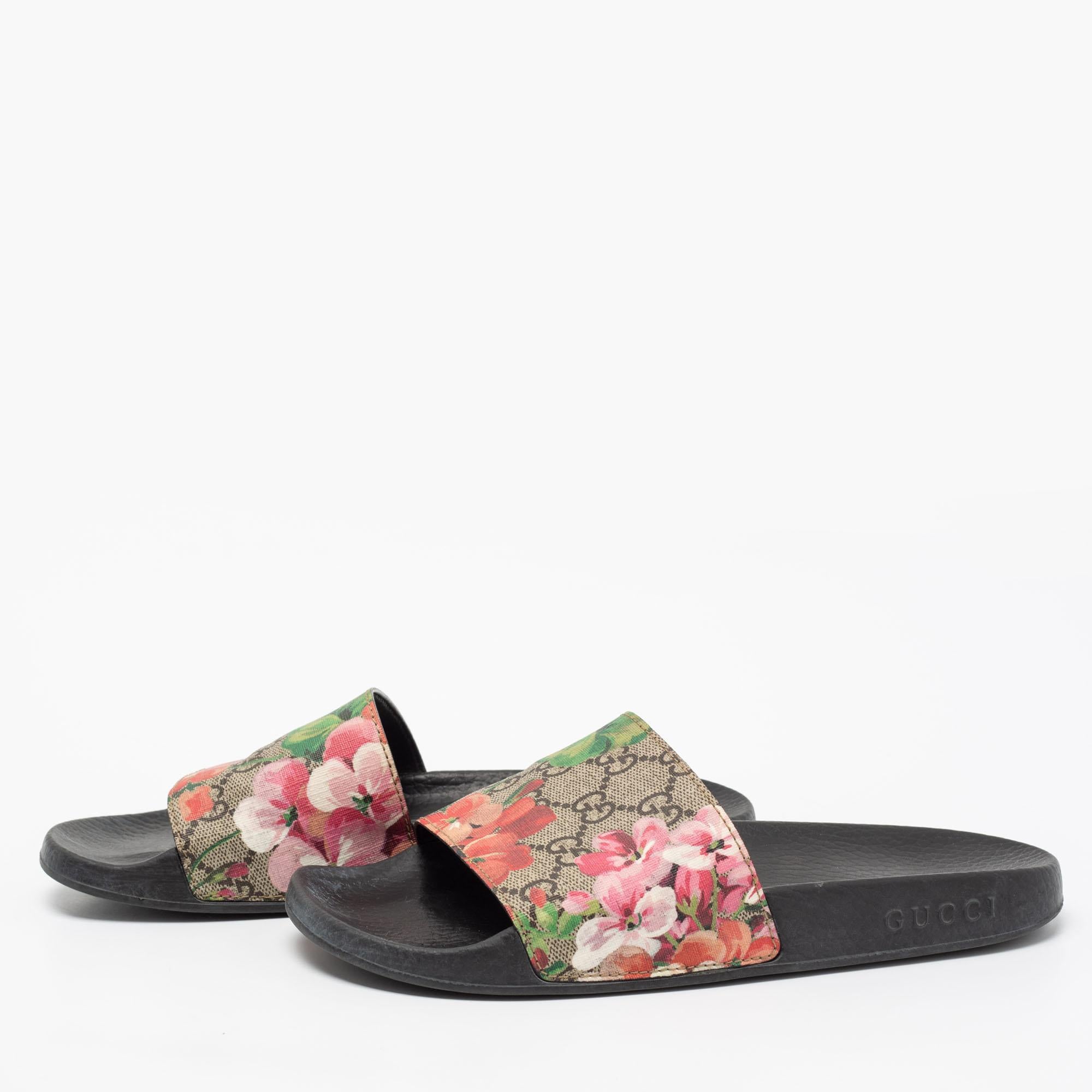 Showcases your elevated style by sliding into these Gucci sandals. Crafted from GG coated canvas, the design is highlighted with blooms on the vamps and are functional with rubber soles.

