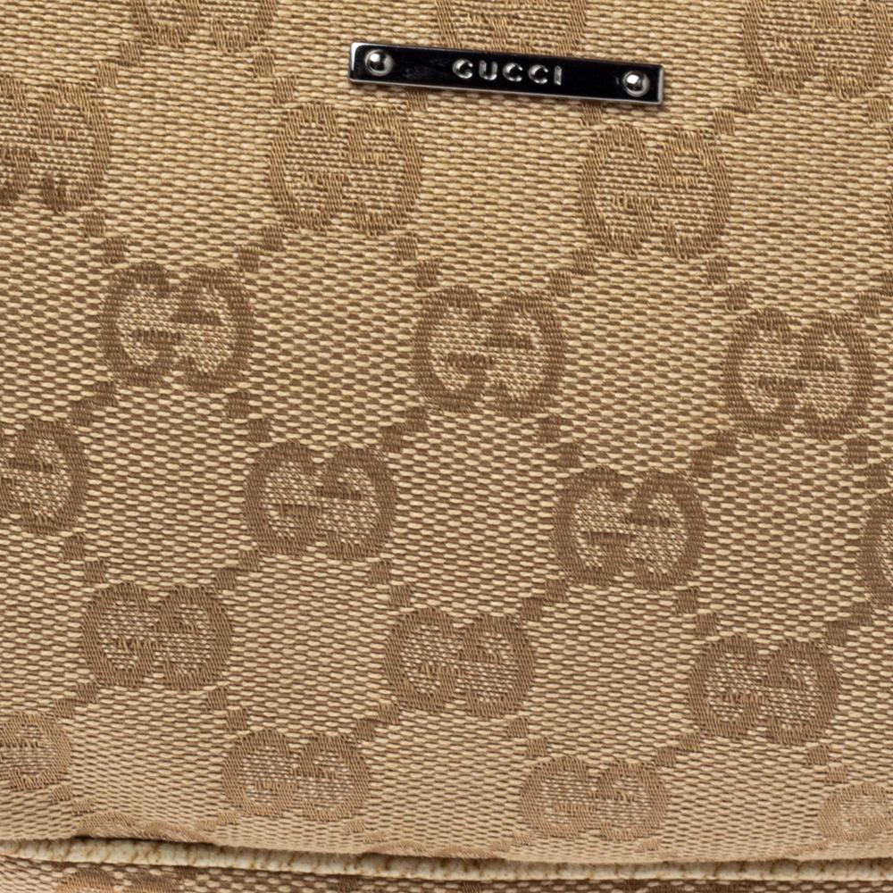 Gucci Beige GG Canvas and Leather Boat Pochette Bag In Fair Condition In Dubai, Al Qouz 2