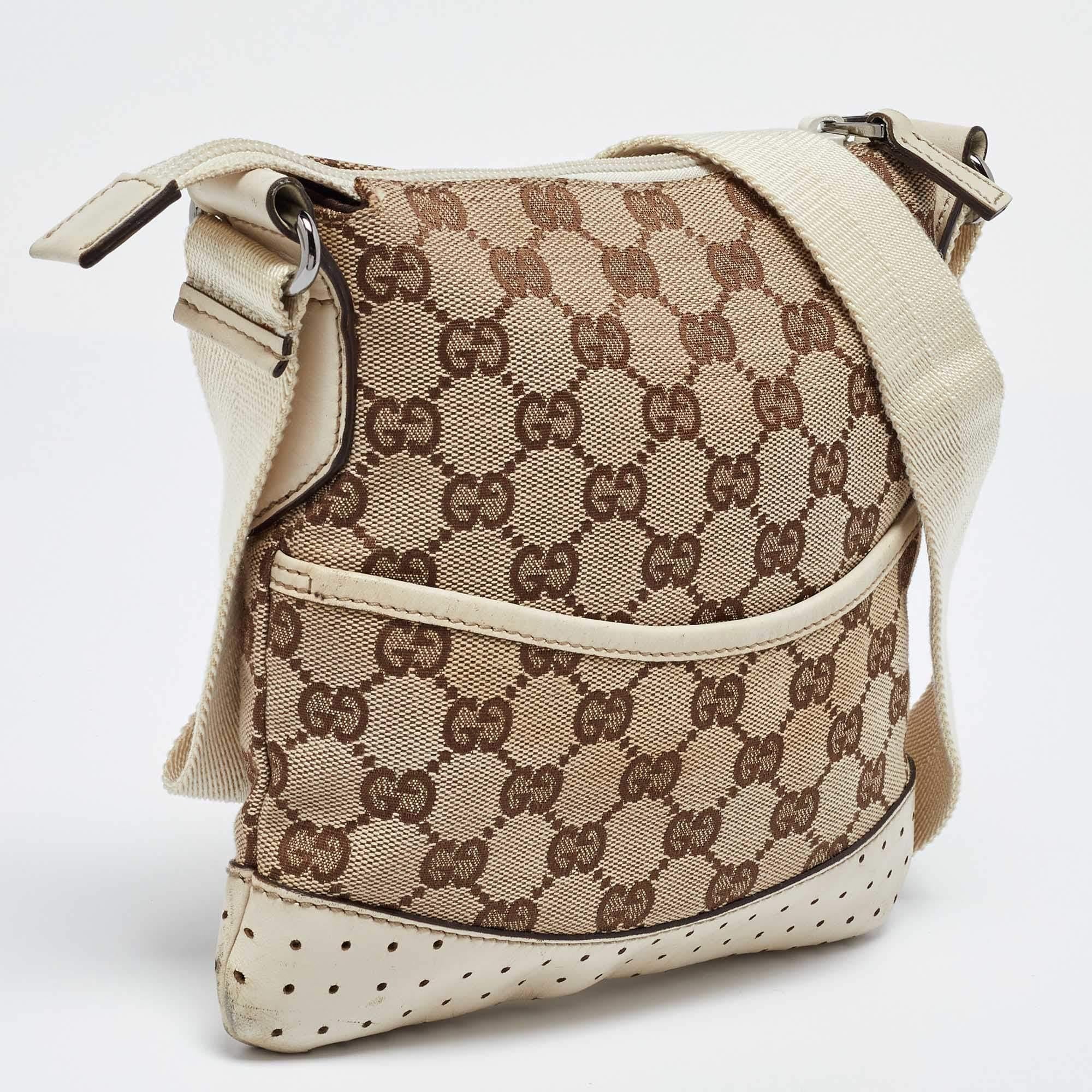 Bolso cruzado de lona y piel Gucci Beige GG en Bastante bueno Estado en Dubai, Al Qouz 2