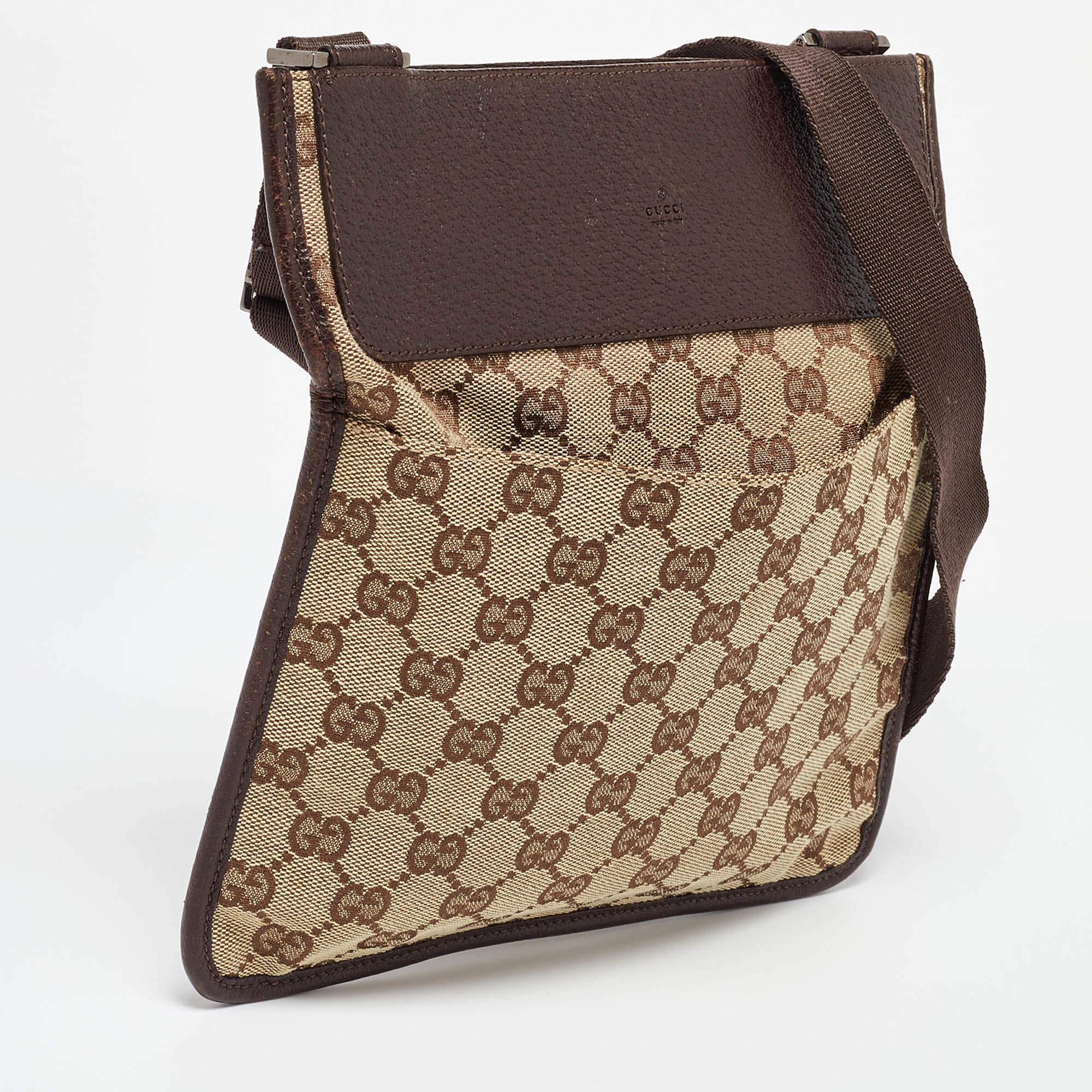 Bolso cruzado de lona y piel Gucci Beige GG en Bueno Estado en Dubai, Al Qouz 2