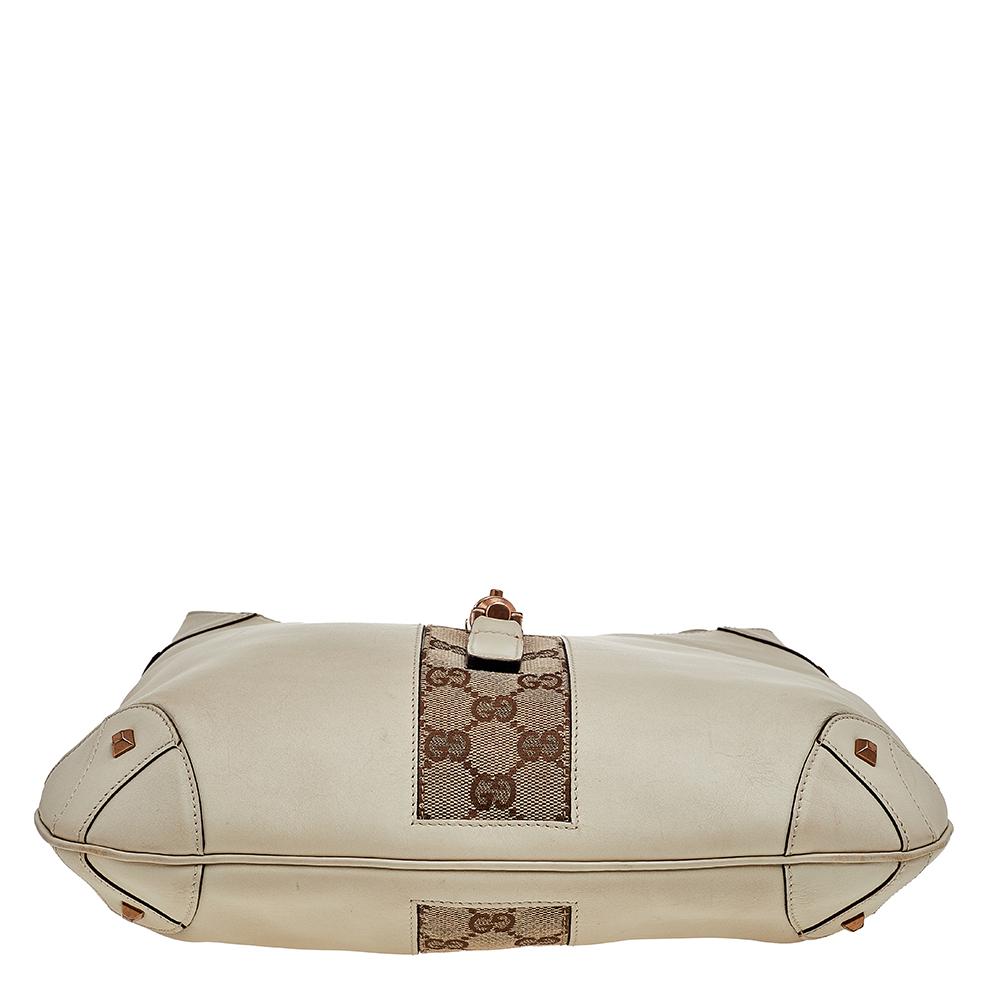 Gucci Beige GG Canvas And Leather Jackie Nailhead Hobo In Good Condition In Dubai, Al Qouz 2