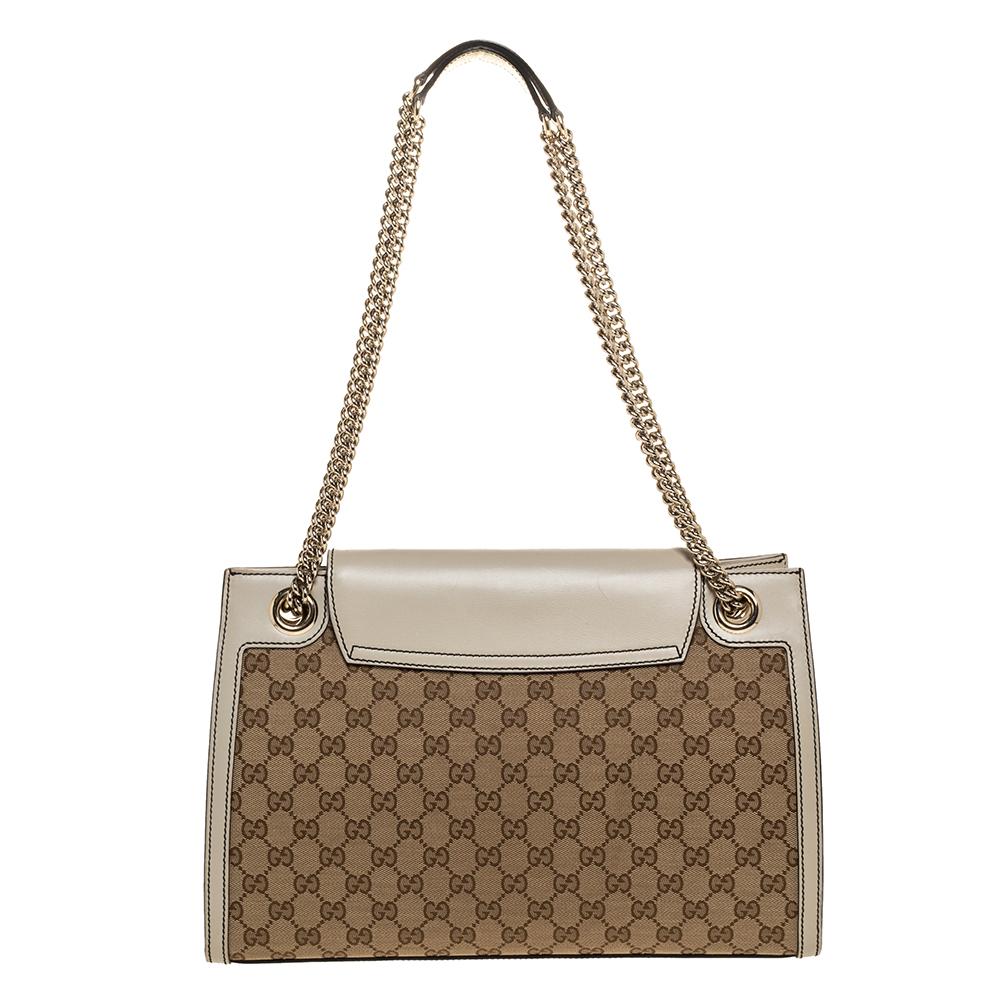 Gucci's handbags are not only well-crafted but they are also coveted because of their high appeal. This Emily Chain shoulder bag, like all of Gucci's creations, is fabulous and closet-worthy. It has been crafted from GG canvas as well as leather and