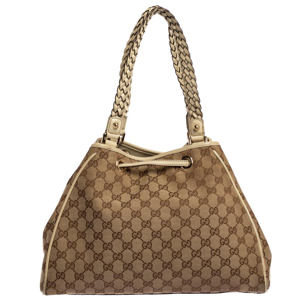 Light up your look with this Preggy tote from Gucci. Crafted from classic GG canvas, it has a bamboo tassel detailing on the front. The fabric-lined interior is spacious enough to hold your daily necessities. The bag is complete with protective