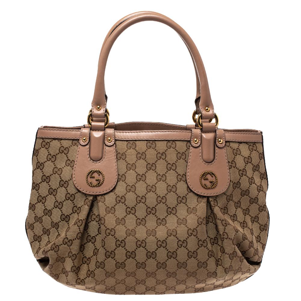It’s practically impossible not to be attracted to this Gucci Scarlett tote which has been crafted with GG canvas and leather. The beige exterior of the bag features double handles, GG logo and stud detailing in gold-tone. The snap closure opens to