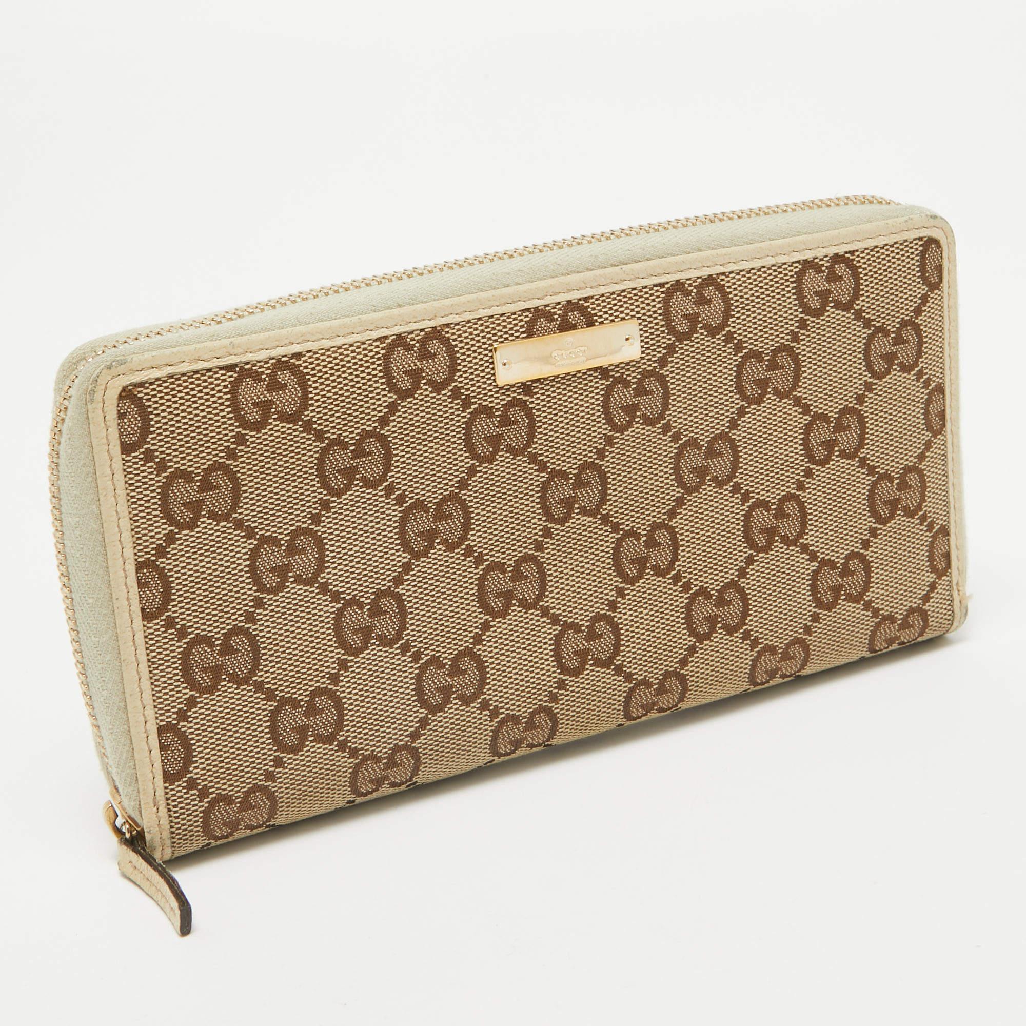 Gucci Beige GG Canvas and Leather Zip Continental Wallet In Fair Condition For Sale In Dubai, Al Qouz 2