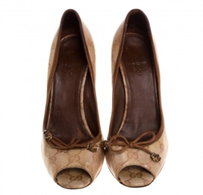 Women's Gucci Beige GG Canvas Bamboo Bow Peep Toe Pumps Size 37.5 For Sale