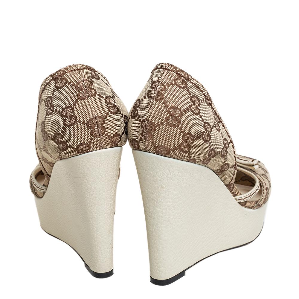 Gucci Beige GG Canvas Bamboo Peep Toe D'orsay Wedge Sandals Size 37 In Good Condition In Dubai, Al Qouz 2