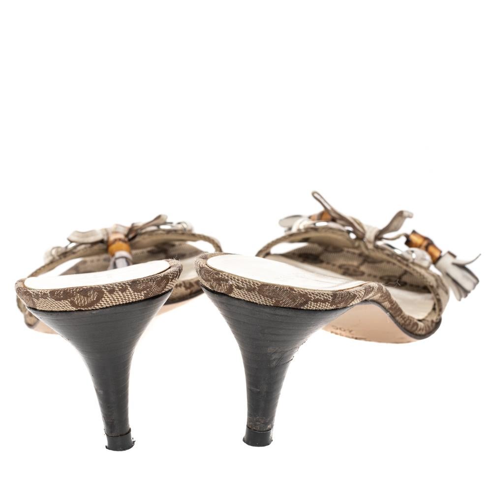 Gucci Beige GG Canvas Bamboo Tassel Horsebit Slide Sandals Size 40 In Good Condition In Dubai, Al Qouz 2