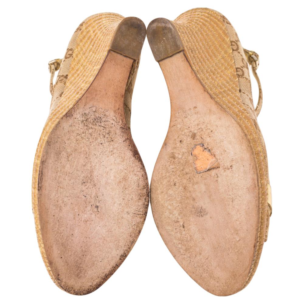 Gucci Beige GG Canvas Horsebit Open Toe Ankle Strap Wedges Pumps Size 39 In Good Condition In Dubai, Al Qouz 2