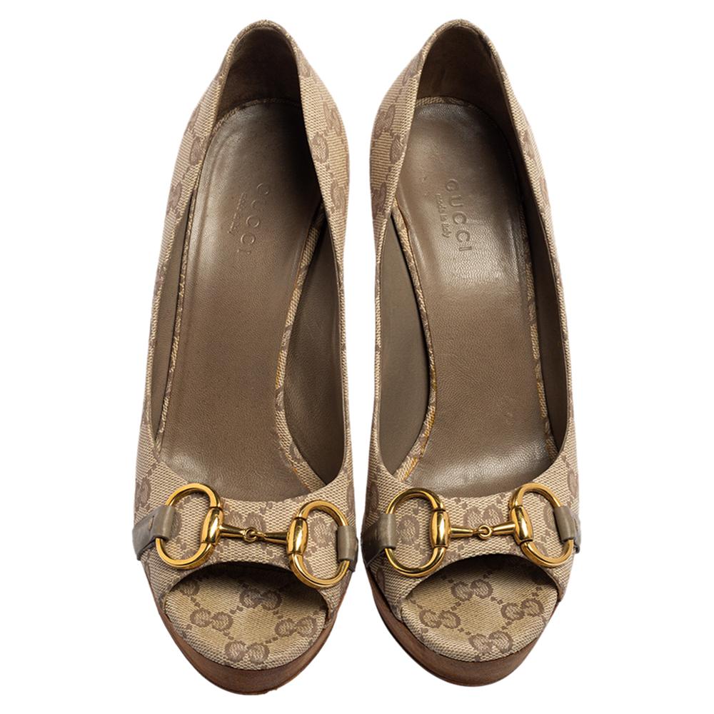 These classic Gucci pumps will complement both your formal and casual wear. Crafted from GG canvas and leather into a peep-toe silhouette, they are graced with Horsebit details on the uppers. These pumps are complete with 11.5 cm heels.


