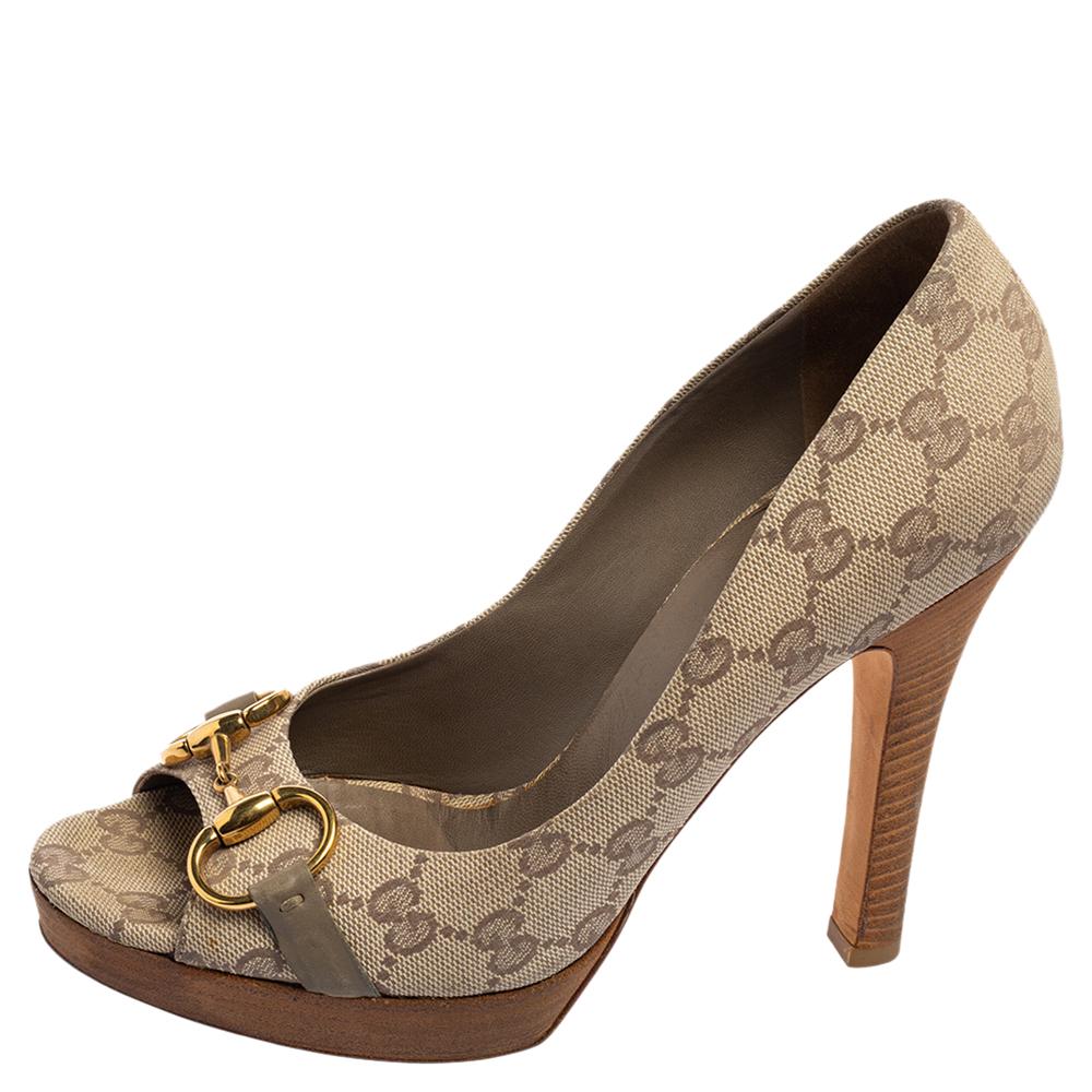 Gucci Beige GG Canvas Horsebit Peep-Toe Pumps Size 37 In Good Condition In Dubai, Al Qouz 2