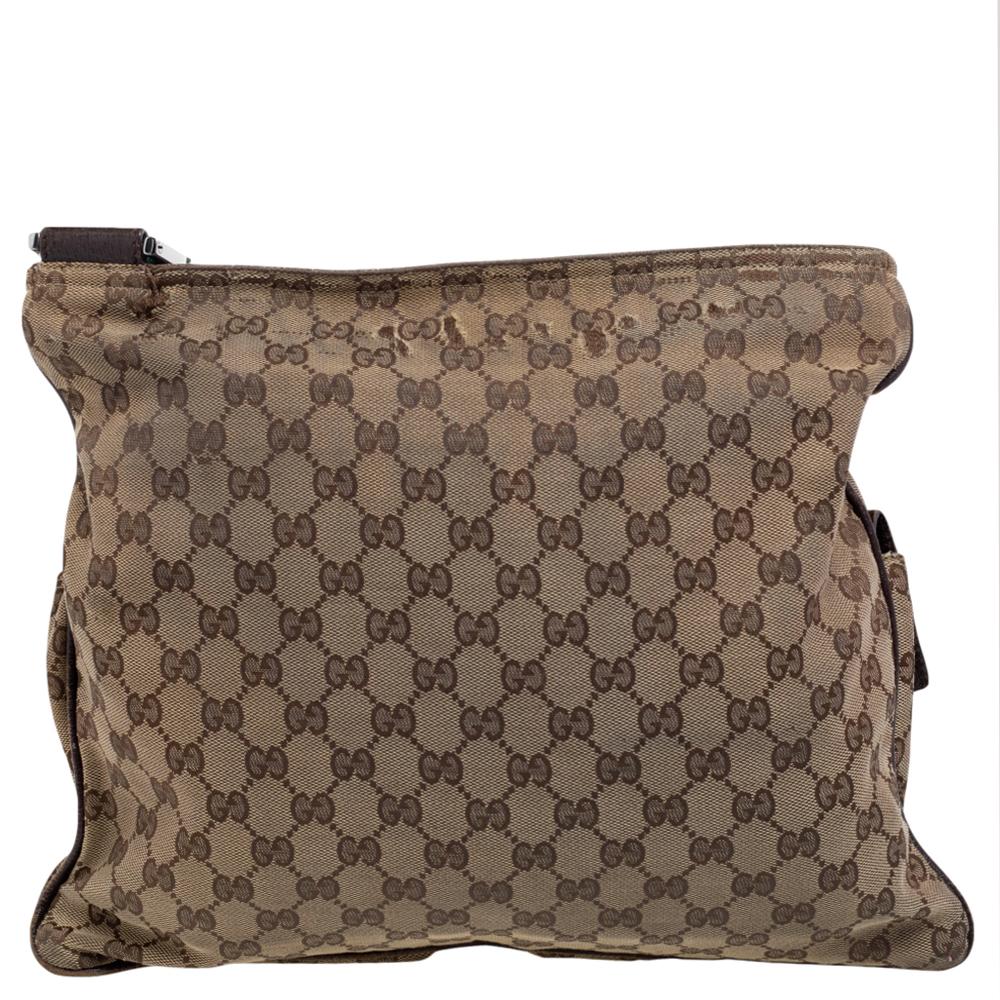 Organize your things in this Gucci messenger bag. It is made from GG canvas as well as leather and features a comfortable Web shoulder strap, silver-tone hardware, and front pockets. Its fabric interior is secured by a top zipper.

Includes: