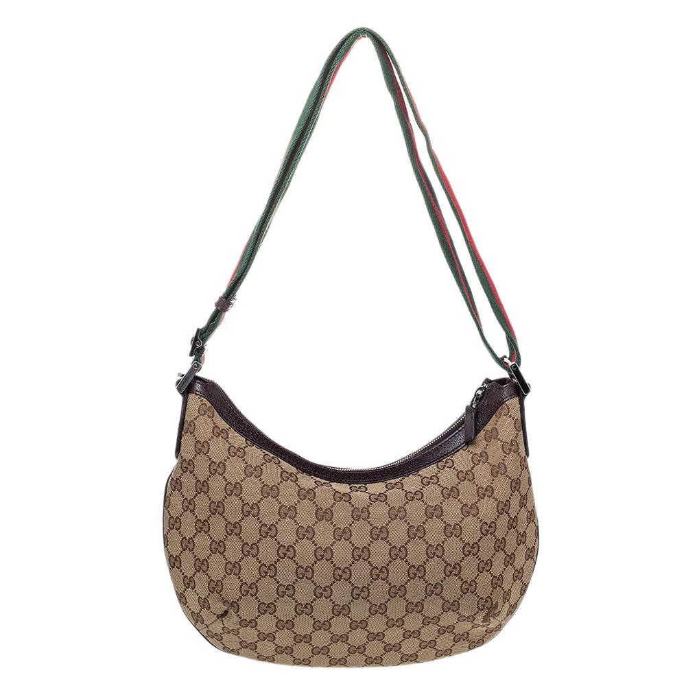 Ergänzen Sie Ihren Look mit dieser Gucci-Messenger-Tasche. Diese fachmännisch gestaltete Tasche besteht aus beschichtetem GG Supreme-Canvas und ist mit Lederbesätzen verziert. Die Tasche verfügt über den charakteristischen Web-Schulterriemen und ist