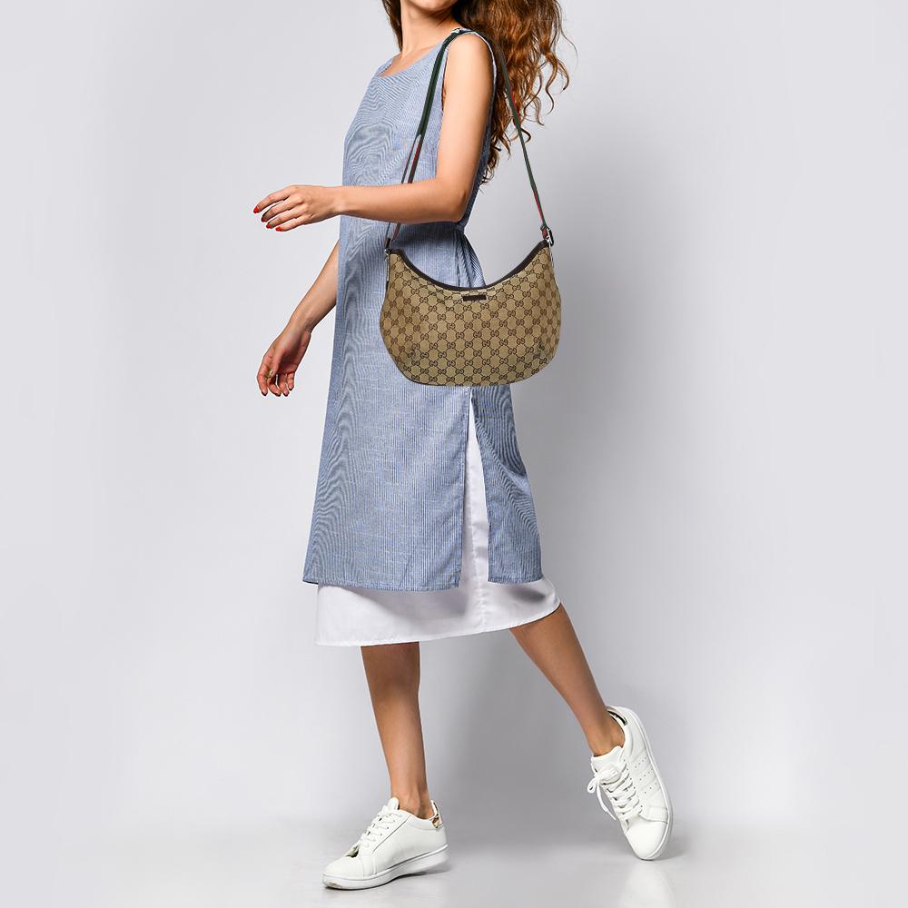 Gucci Beige GG Canvas Medium Web Messenger Bag im Zustand „Gut“ in Dubai, Al Qouz 2