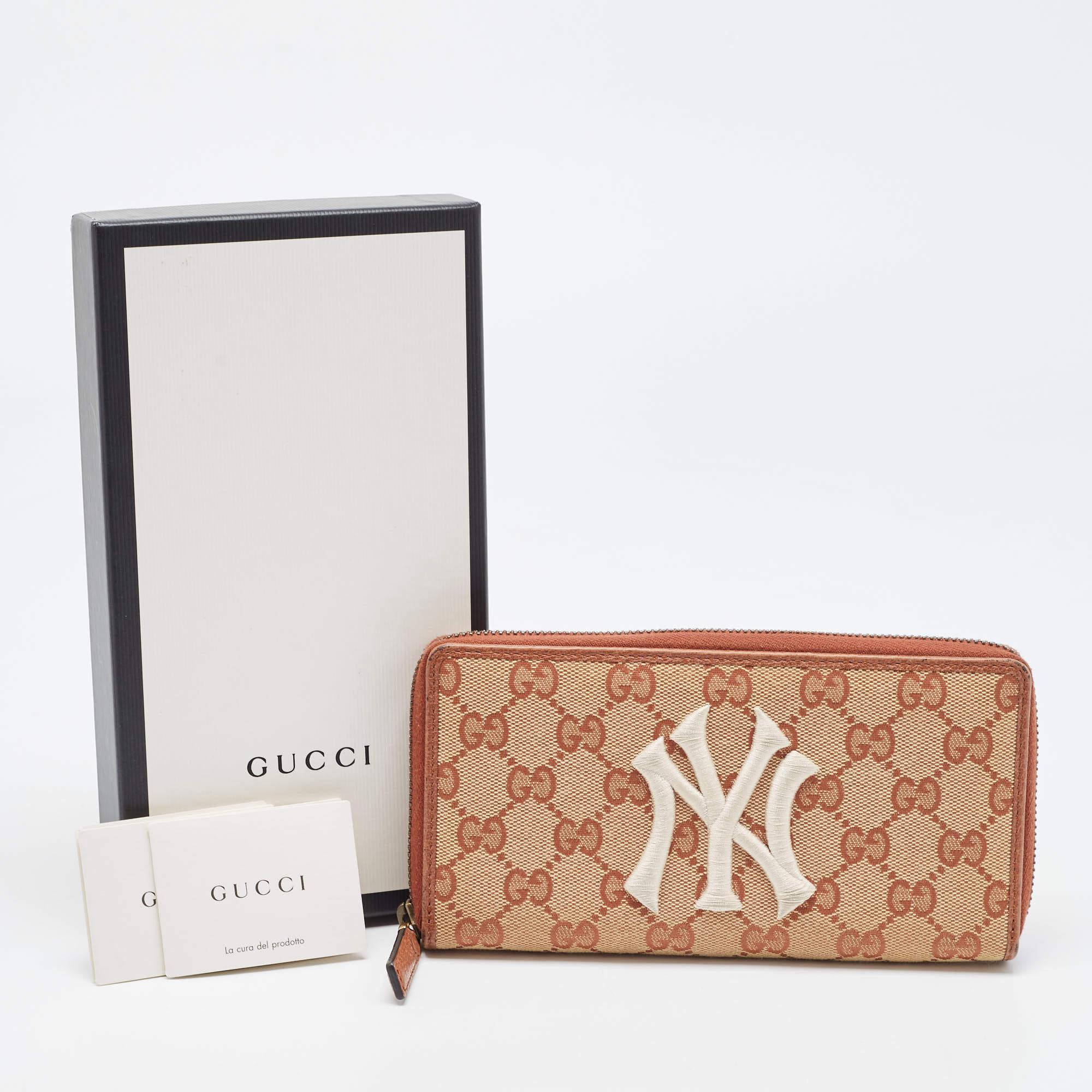 Gucci Beige GG Canvas New York Yankees Continental Wallet For Sale 11
