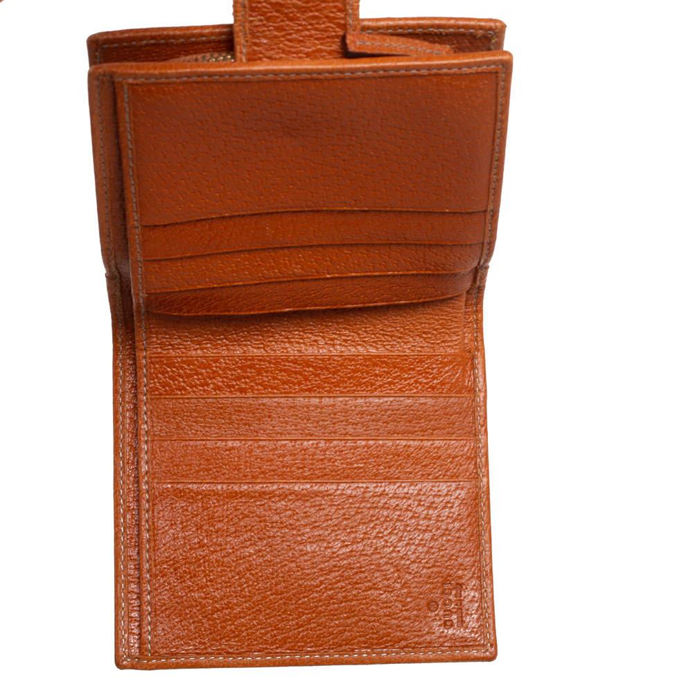 Adorned with Gucci's signature elements and aesthetics, this compact wallet truly grants an iconic design with complete practicality. It is made from beige GG canvas, with a gold-toned logo plaque perched on the front. The interior is lined with