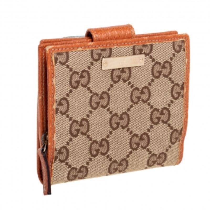 Adorned with Gucci's signature elements and aesthetics, this compact wallet truly grants an iconic design with complete practicality. It is made from beige GG canvas, with a gold-toned logo plaque perched on the front. The interior is lined with