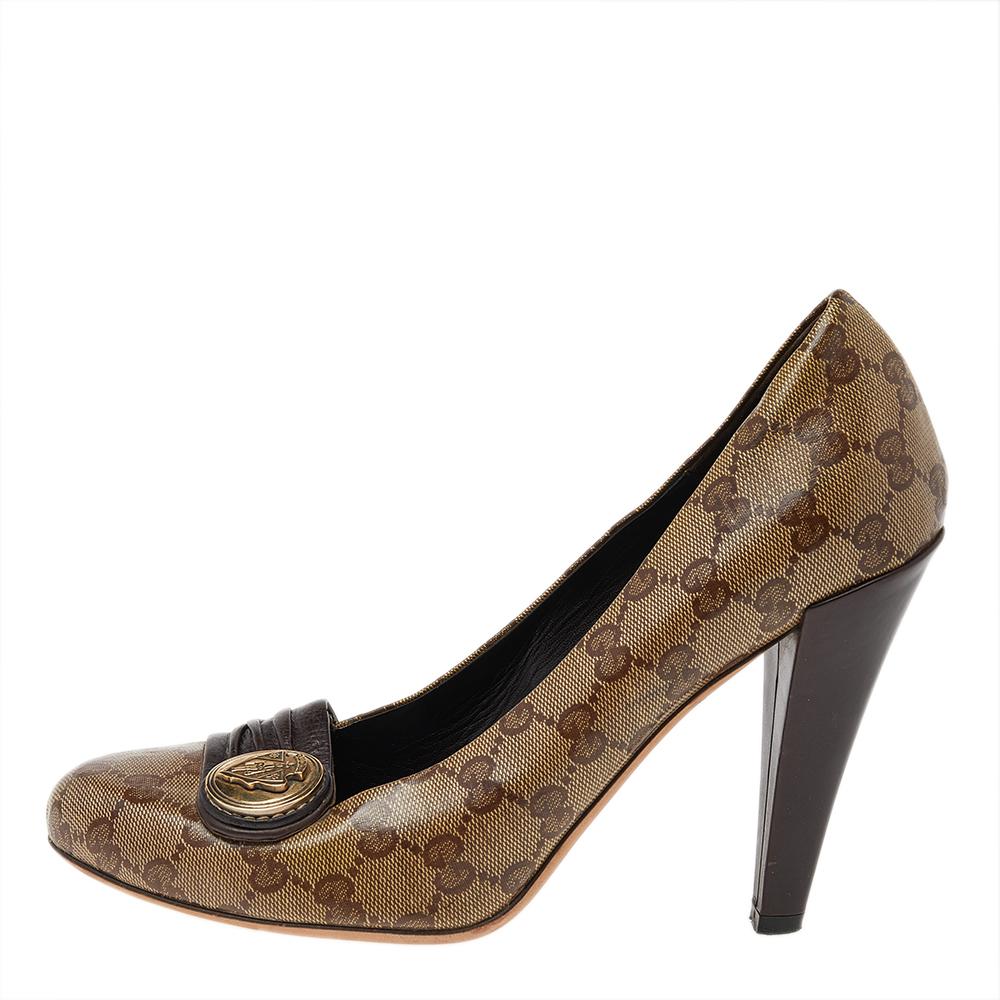 These chic pumps from Gucci are exquisite and a reflection of the label's stellar craftsmanship. Crafted from GG canvas and leather, they feature round toes, gold-tone Hysteria crest on the uppers, sturdy heels, and comfortable leather lining. They