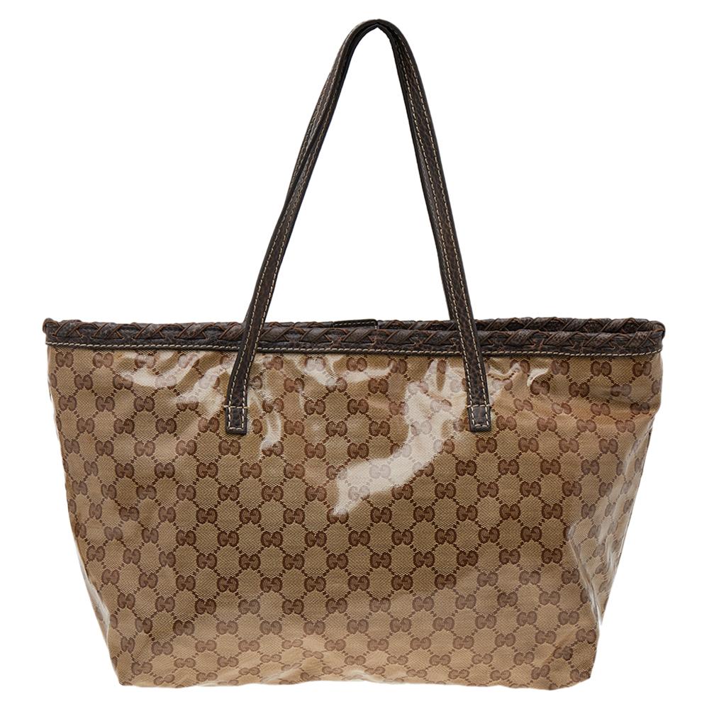 Give your look an iconic, yet functional Gucci finish with this Bamboo Tassel Tote. The exterior is made from GG crystal-coated canvas. This tote is accented with double whip-stitch trims, two chic tassels with bamboo and gold-tone metal detailing,