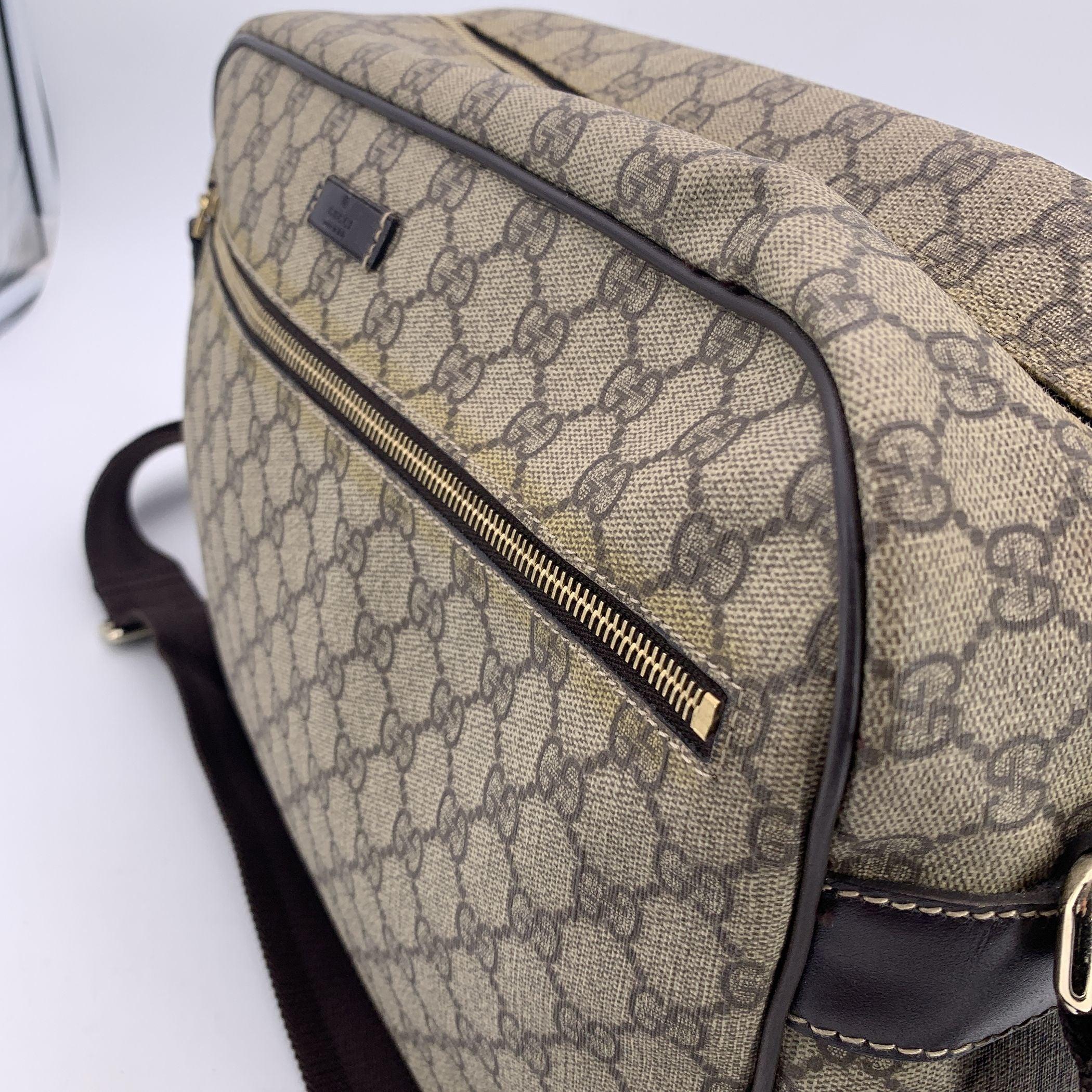 Gucci Beige GG Monogram Supreme Canvas Large Camera Bag In Good Condition In Rome, Rome