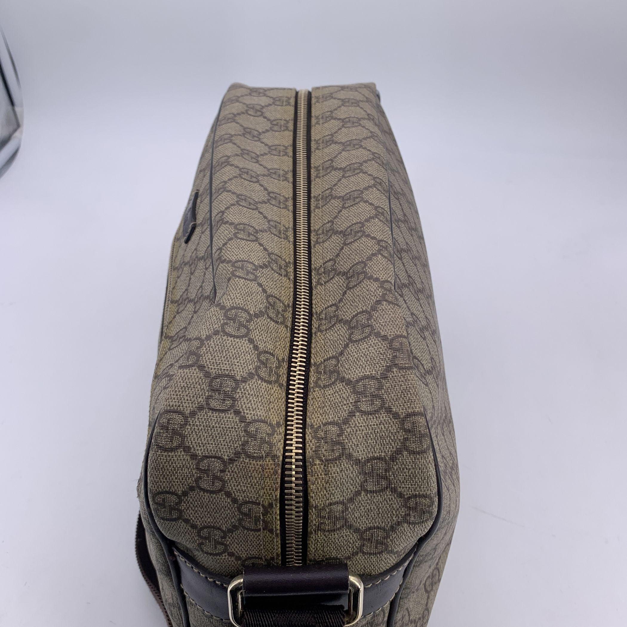 Women's or Men's Gucci Beige GG Monogram Supreme Canvas Large Camera Bag