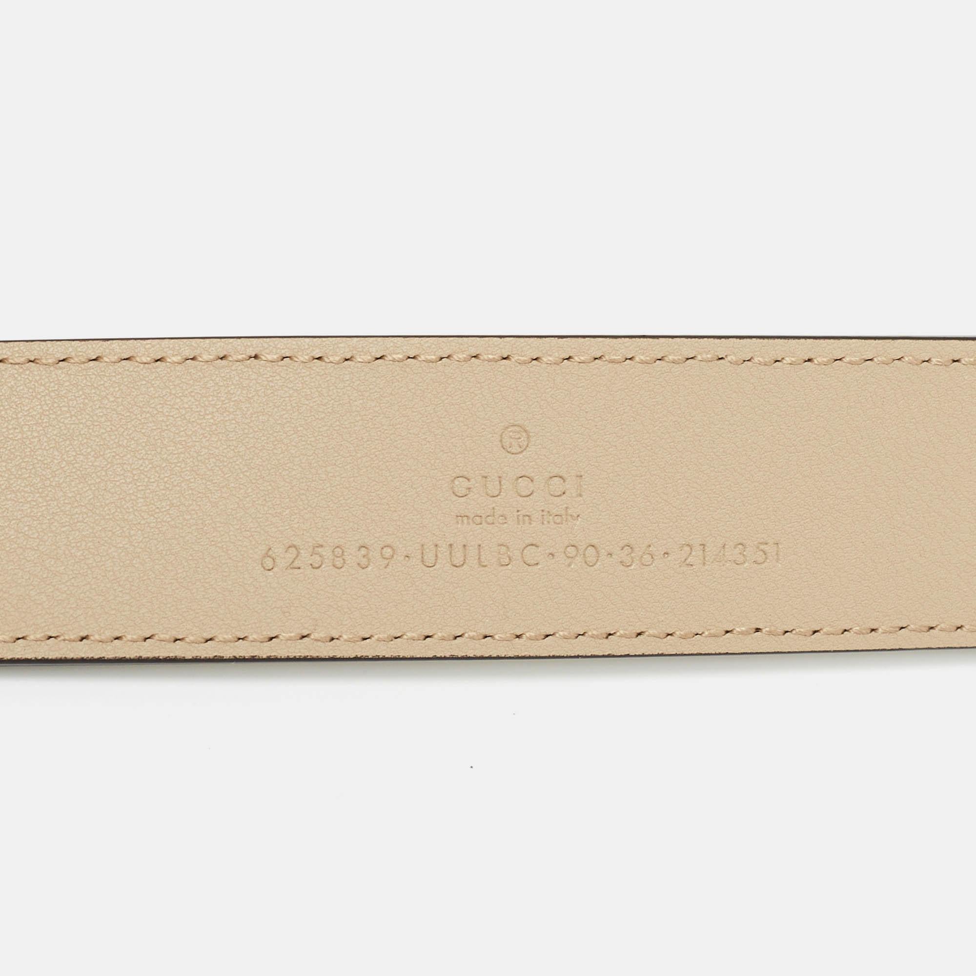 The Marmont belt from Gucci has found a fan in women around the globe and it's time you get one for yourself too! This chic belt comes crafted from canvas and leather and features the iconic GG buckle in gold-tone. It is sure to lend your dresses,
