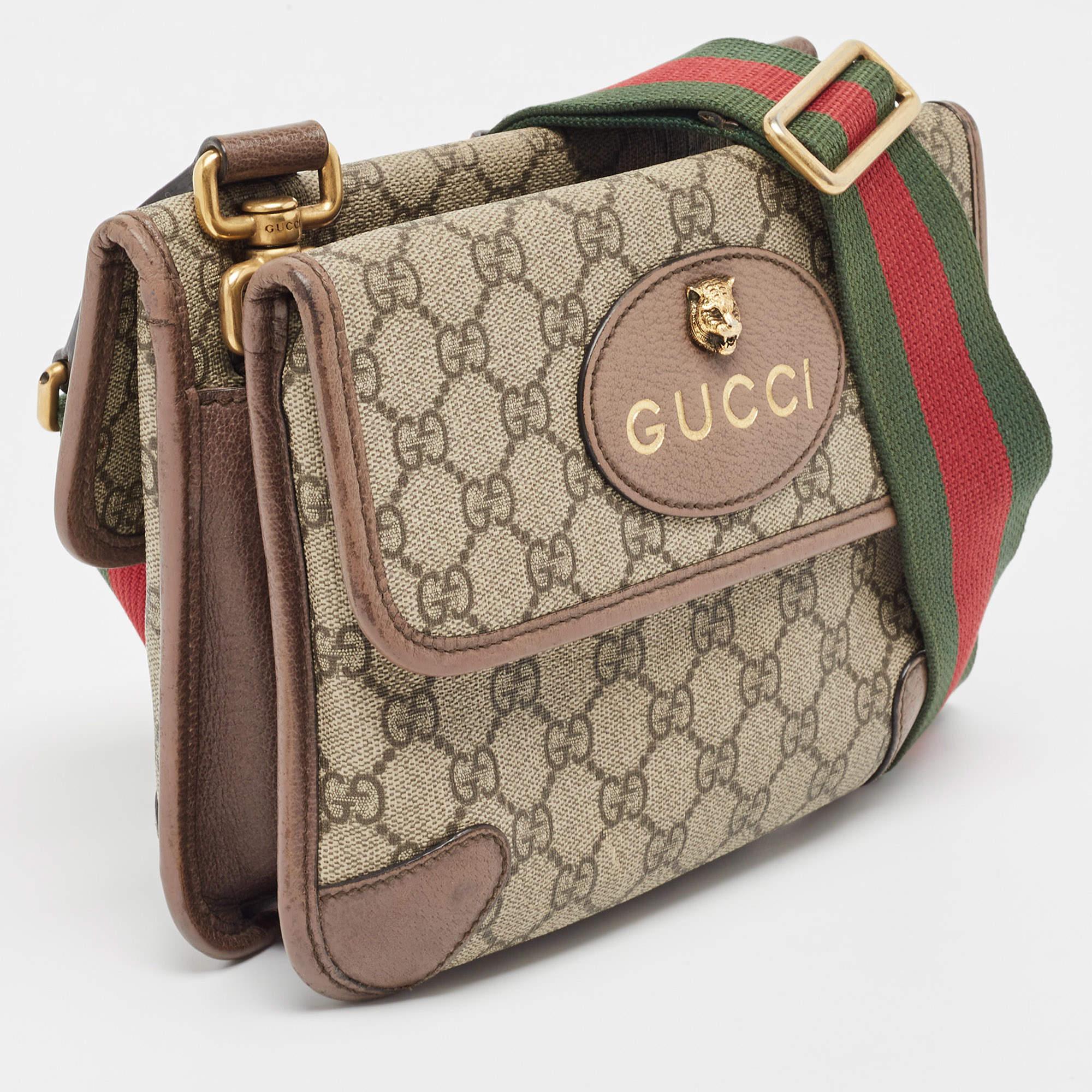 Gucci - Petit sac de messager en toile et cuir beige « GG Supreme » vintage en vente 12