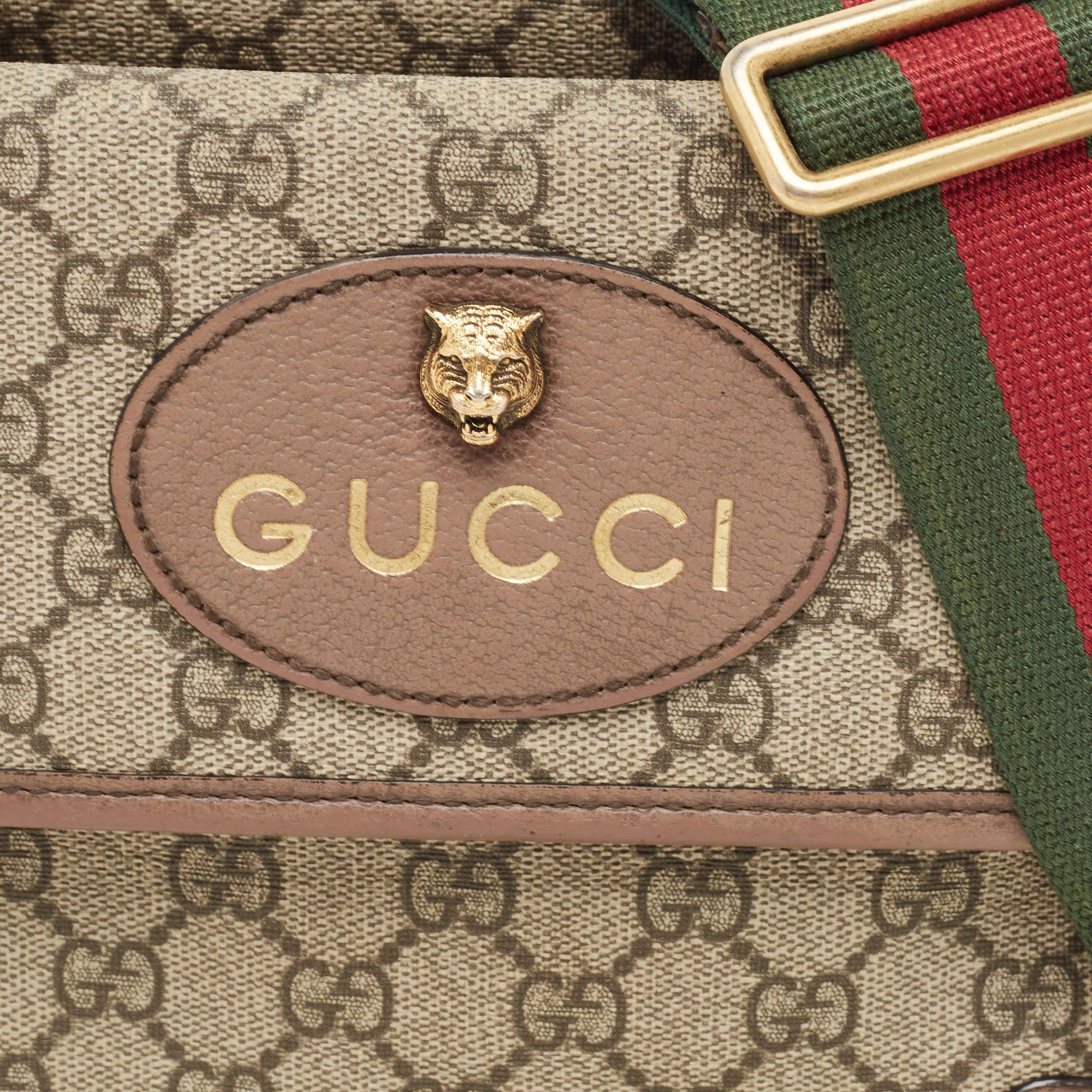 Gucci - Petit sac de messager en toile et cuir beige « GG Supreme » vintage en vente 4