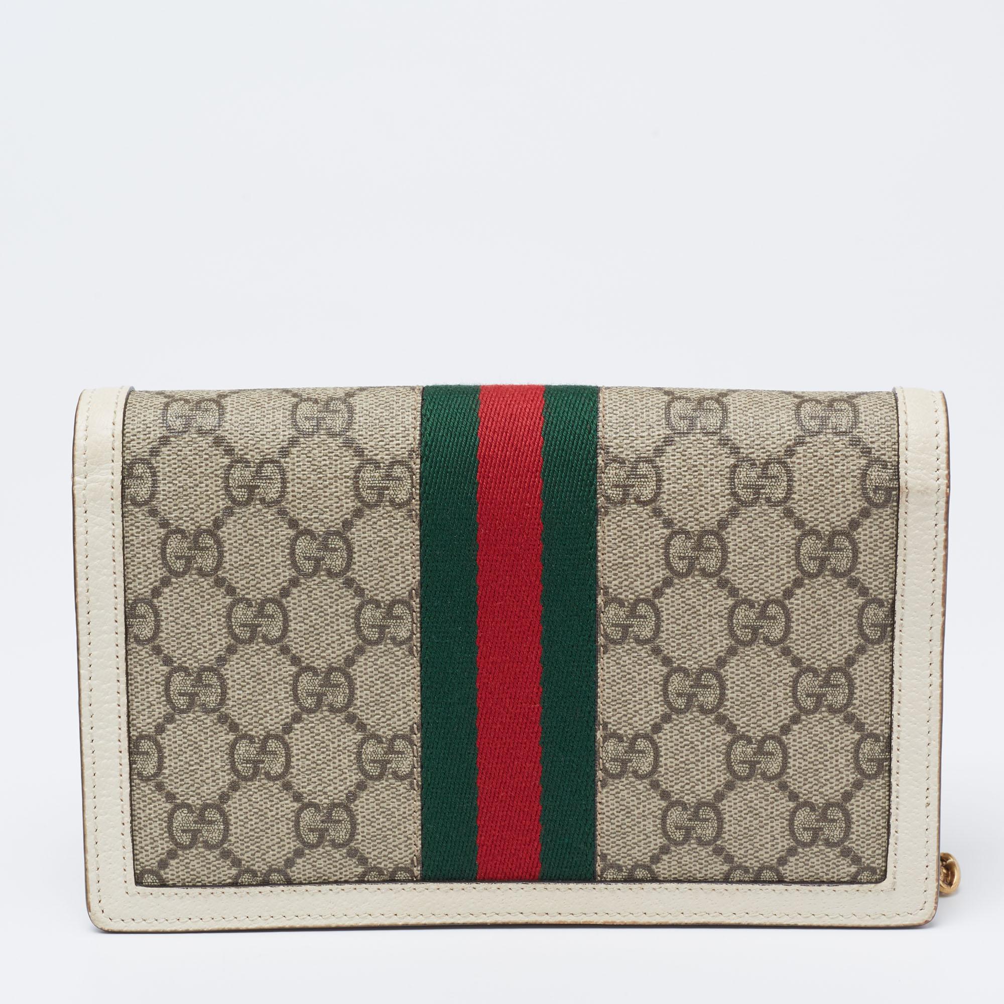 Get the assurance of quality and style that never fades with this Gucci Queen Margaret Wallet On Chain. It is sewn using GG Supreme canvas as well as leather and the interior has a wallet-like layout with space for cards, cash, and coins. The