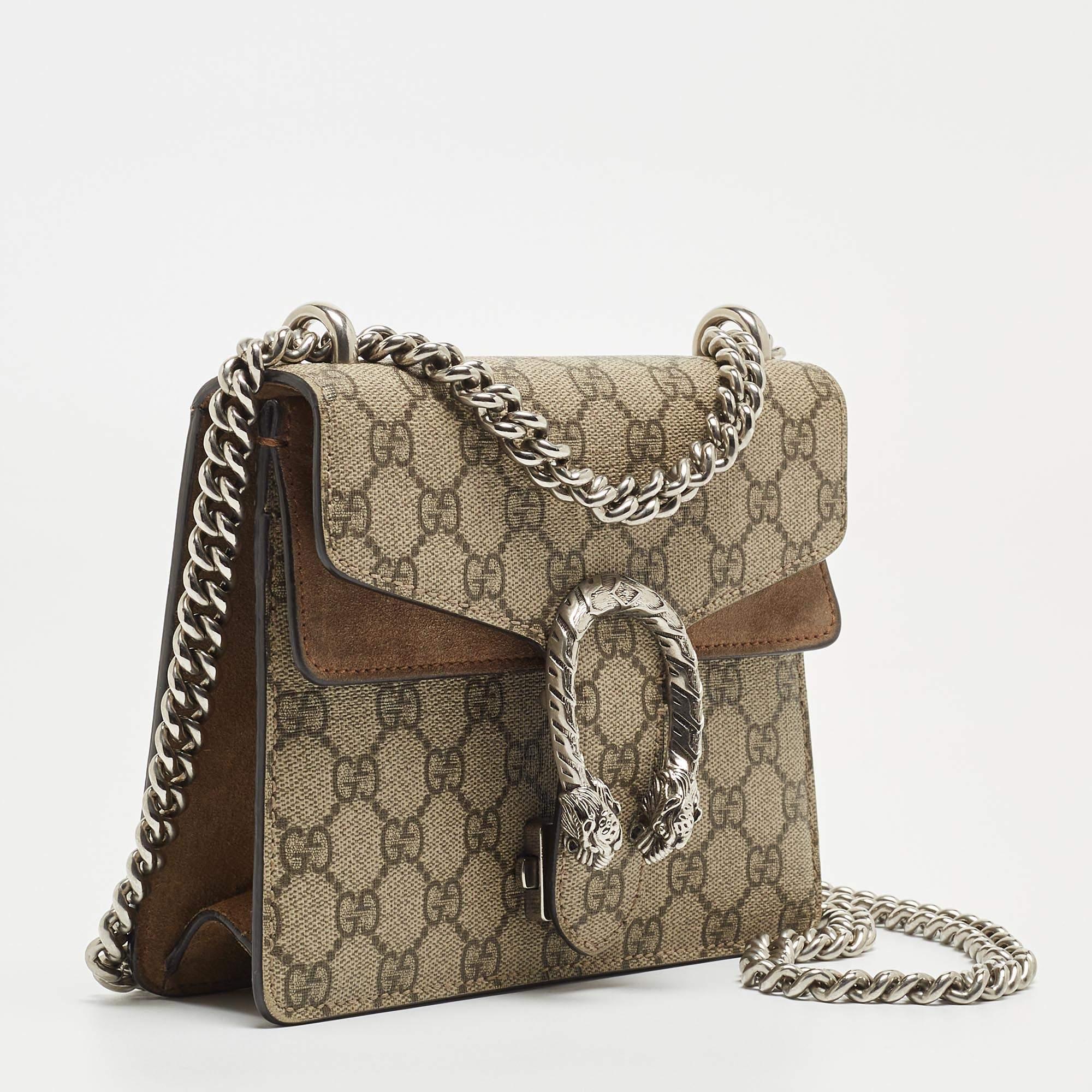 Carry everything you need in style thanks to this Gucci Dionysus bag. Crafted from the best materials, this is an accessory that promises enduring style and usage.


