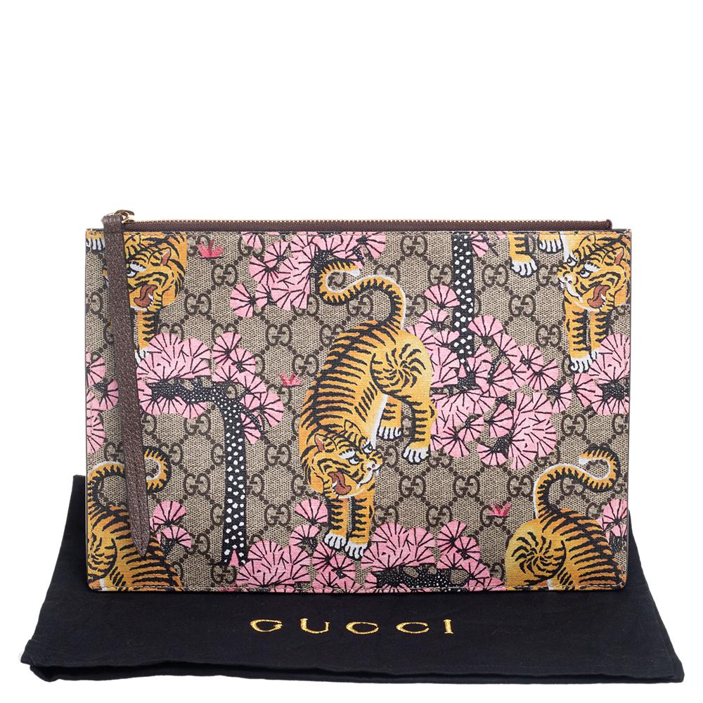 Gucci Beige GG Supreme Canvas Bengal Zip Clutch In Good Condition In Dubai, Al Qouz 2