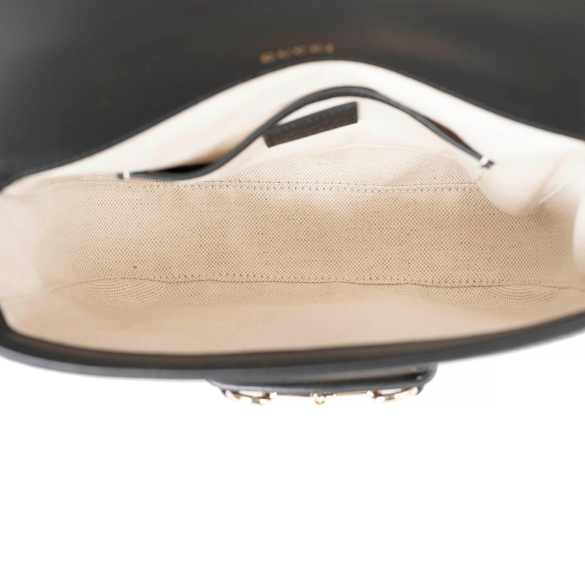 Sac à main GG beige en toile GG Supreme et cuir noir HORSEBIT 1955 SOFT SMALL Pour femmes en vente