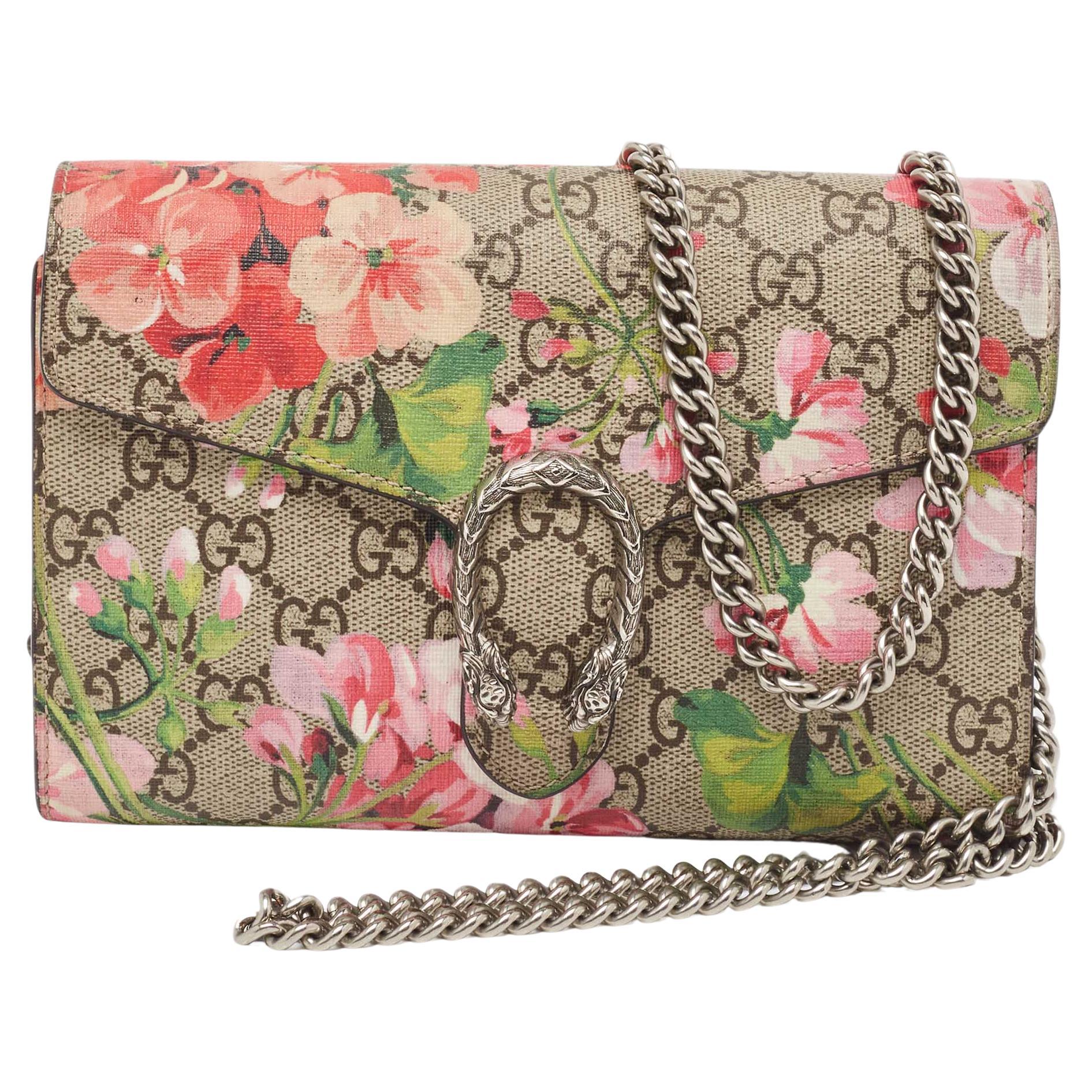 Portefeuille Gucci Beige GG Supreme Canvas Blooms Dionysus sur chaîne en vente