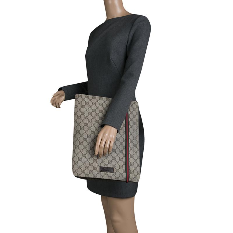 Take all your documents in high style wherever you go with this Portfolio Document case from Gucci. It comes covered in GG Supreme canvas and equipped with a snap button that secures a fabric interior for your documents and a zip pocket for securing