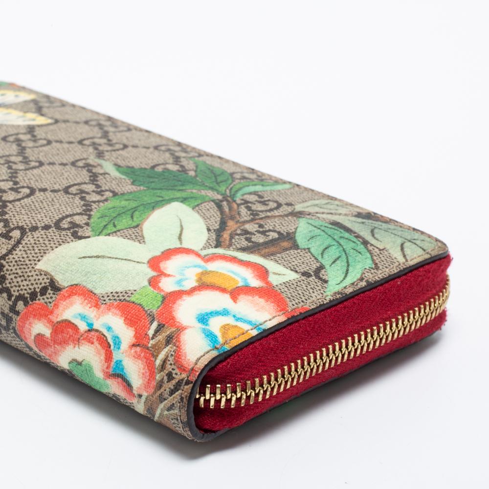  Gucci - Portefeuille Tian à fermeture éclair en toile beige GG Supreme Pour femmes 