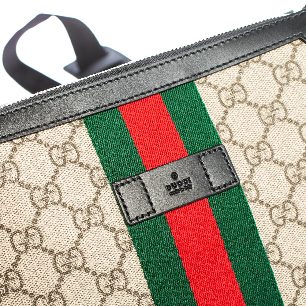 Gucci Beige GG Supreme Canvas Web Flat Messenger bag In New Condition In Dubai, Al Qouz 2