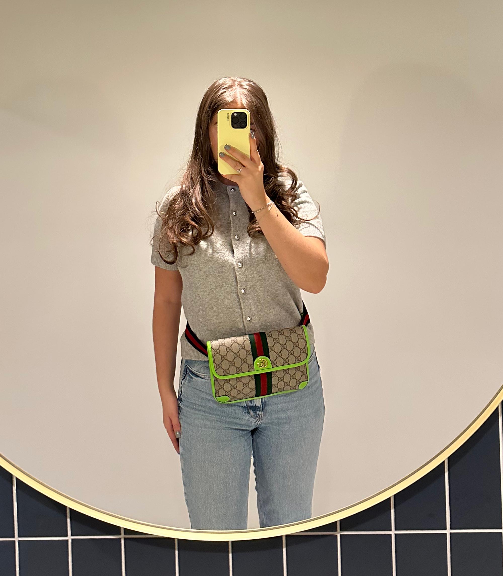 Gucci Beige GG Supreme Canvas Coates & Neon Green Pigskin Leather Small Ophidia Belt Bag

Dettagli del prodotto
Xupes Ref: HB5912
Marchio: Gucci
Modello:  Borsa da cintura Ophidia piccola
Tipo: Borsa da cintura, a tracolla, a spalla
Numero di Serie: