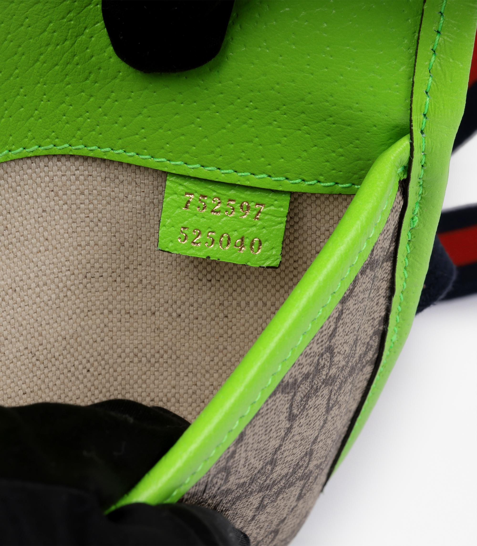 Gucci Beige GG Supreme Canvas Coates & Neon Green Pigskin Leather Small Ophidia in vendita 4