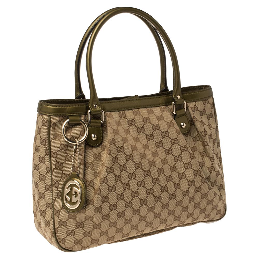 Gucci Beige/Green GG Canvas and Leather Sukey Tote In Good Condition In Dubai, Al Qouz 2