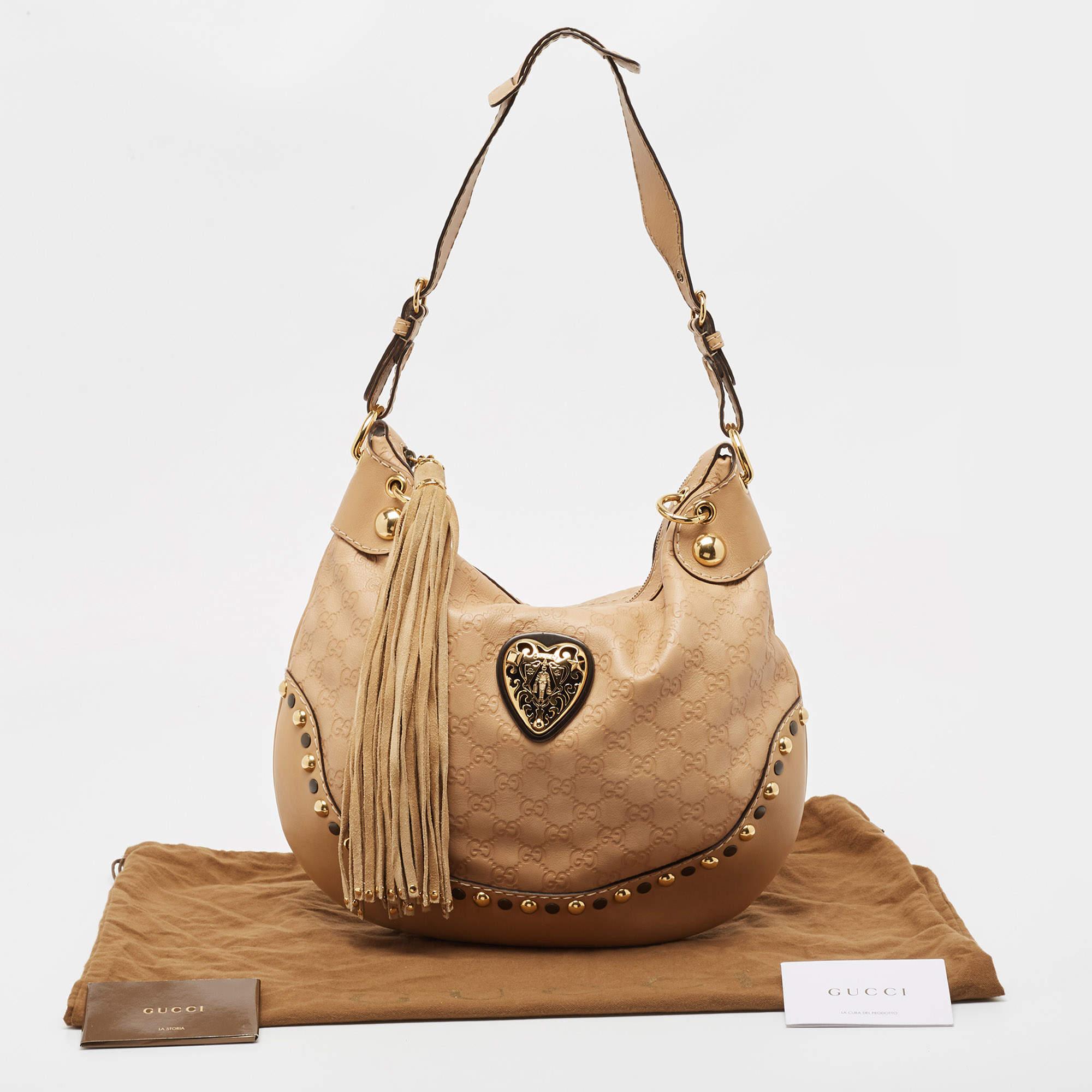 This Gucci Babouska Heart hobo creation might just become the most loved classic bag in your closet. Crafted from Guccissima leather, it has gold-tone metal accents and the signature tassel detail. The bag is equipped with a single handle and a