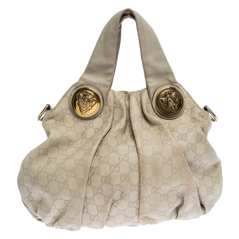 This Gucci hobo is built for everyday use. Crafted from Guccissima leather, it is accented with Gucci’s iconic gold-tone crests. The fabric insides are sized well for housing your essentials comfortably. Designed with two top handles and a