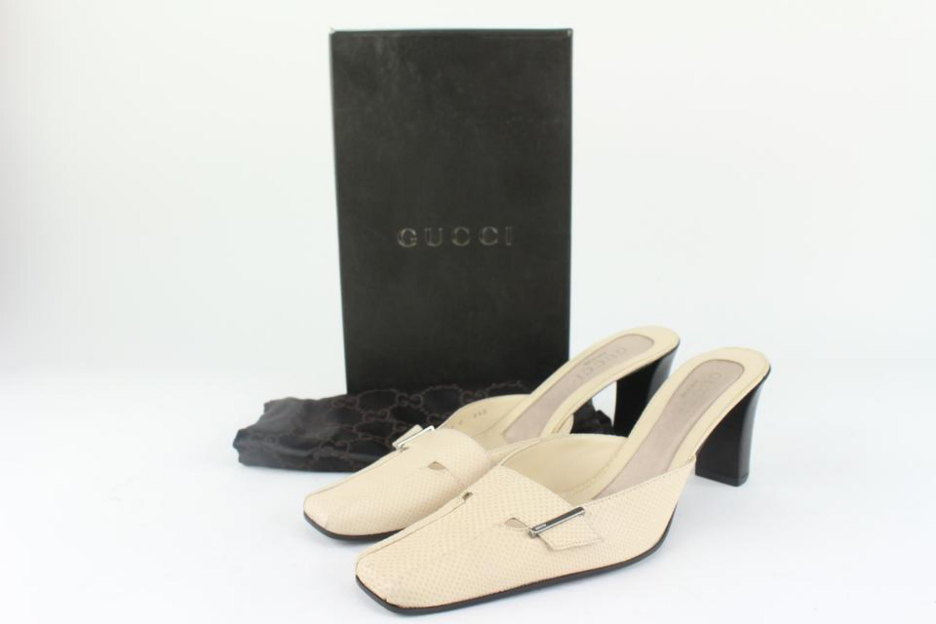 Gucci Beige Karung Snake Mule Heels 1GG1113
Date Code/Serial Number: 101 0531 0
Made In: Italy
Measurements: Length: 10.5 